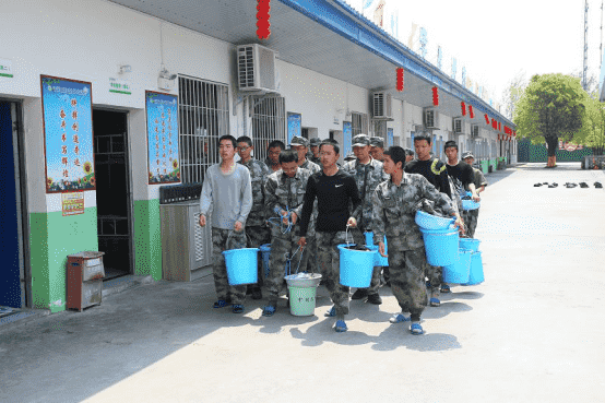 叛逆孩子管教学校解析青少年时期的快乐,究竟被谁偷走了(图2) 叛逆孩子管教学校解析青少年时期的快乐,究竟被谁偷走了(图2)